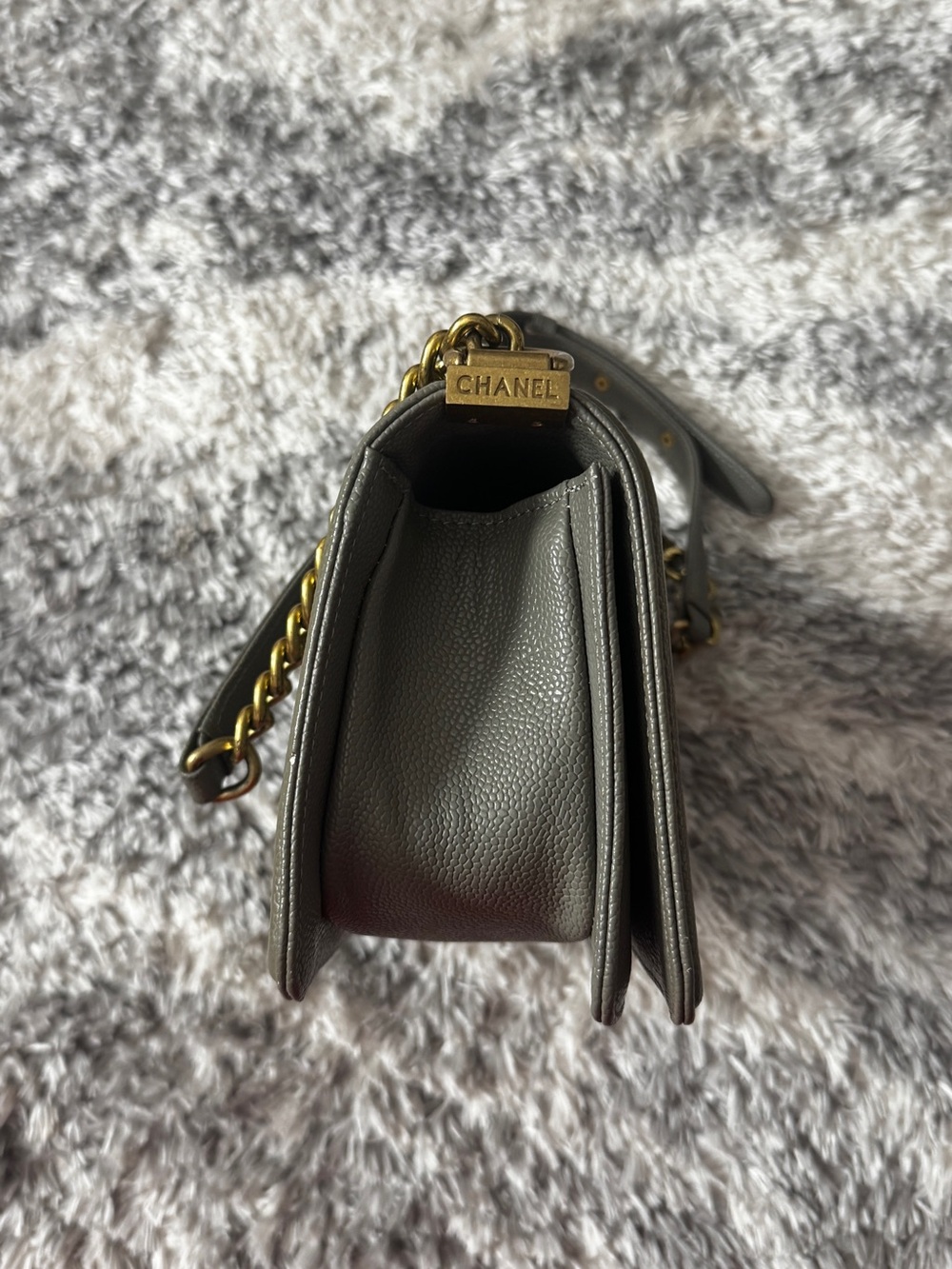Quilted Flap Shoulder Bag in Grey - Picture 2 of 3